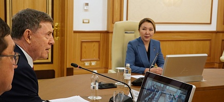 В Архиве Президента РК прошел круглый стол и выставка к 30-летию Конституции фото галереи 3